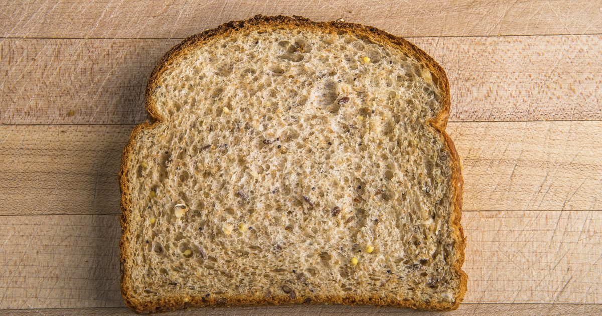 Je dobré jíst celozrnný chléb na dietu?