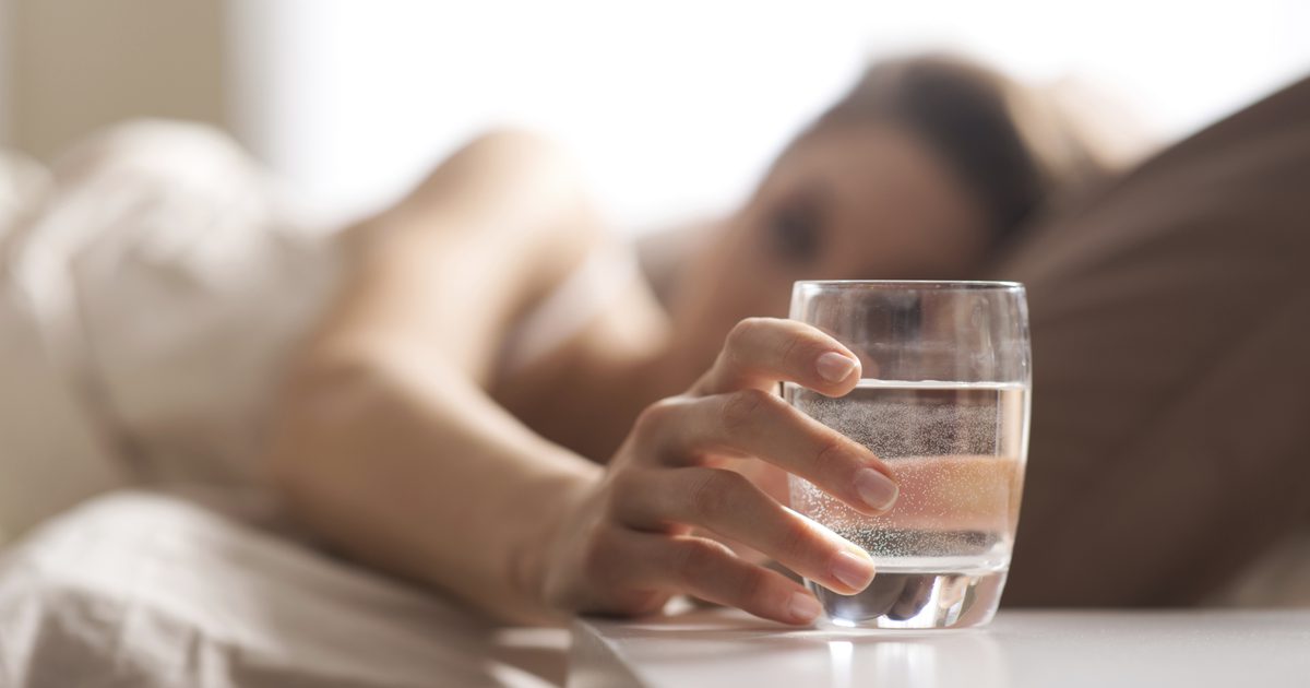 सोने से पहले पानी पीना महत्वपूर्ण है?