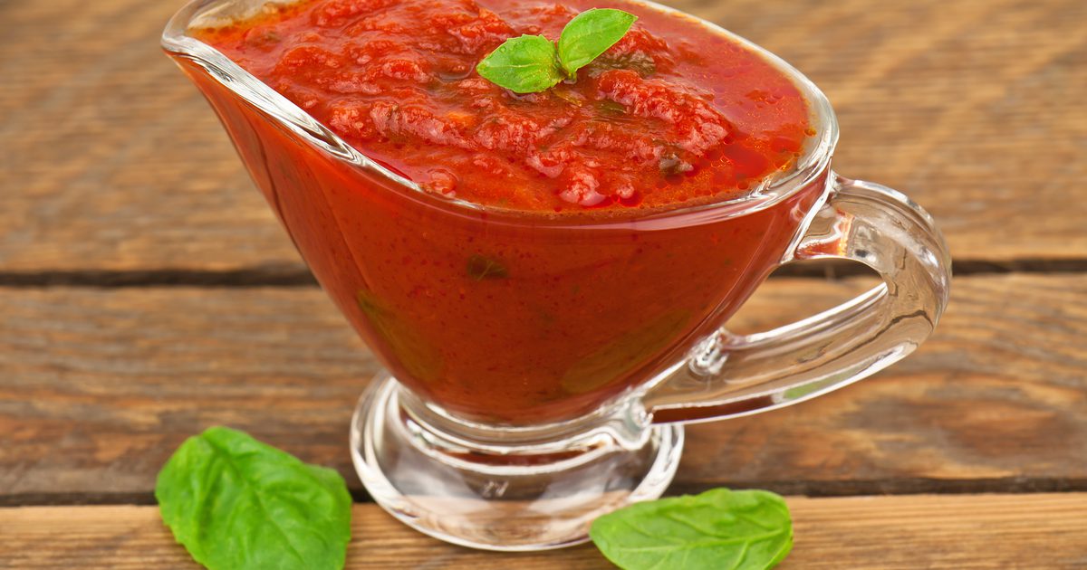 Czy istnieje sposób, aby sos pomidorowy był mniej kwaśny?