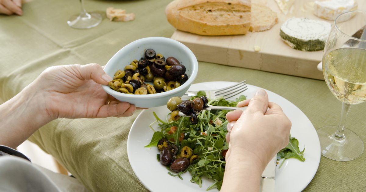 Existuje výživový rozdiel medzi čiernymi a zelenými olivami?