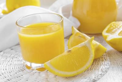 Juice som inneholder sitronsyre