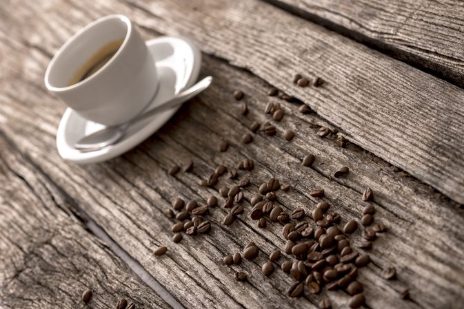 Prepojenie medzi kofeínom a akné