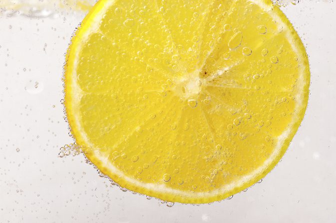 Javorový sirup, citronový džus, Cayenne Pepper & Water Detox