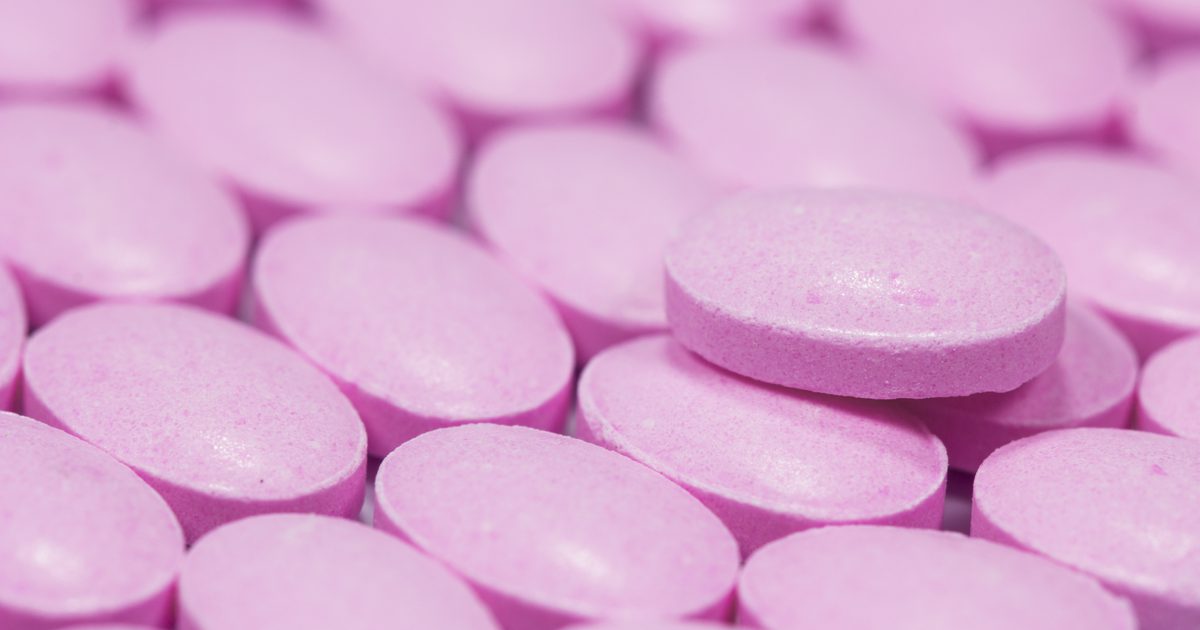 Розовые таблетки название. Розовые таблетки. Розовые таблетки успокоительные. Розовые гладкие таблетки. Витамины розовые таблетки.