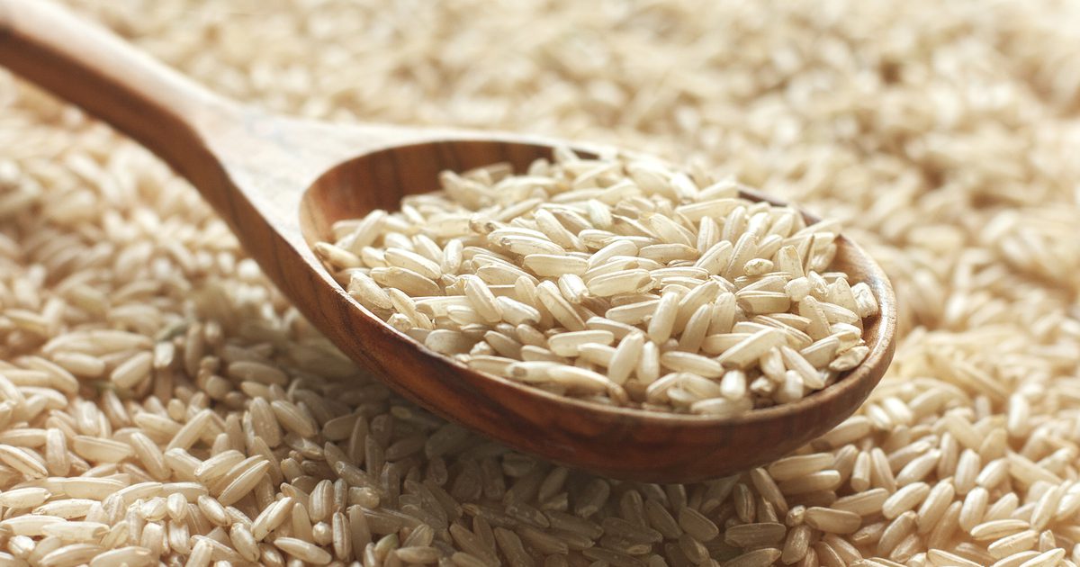 Razlike v prehranjevanju v Black Rice Vs. Rjavi riž