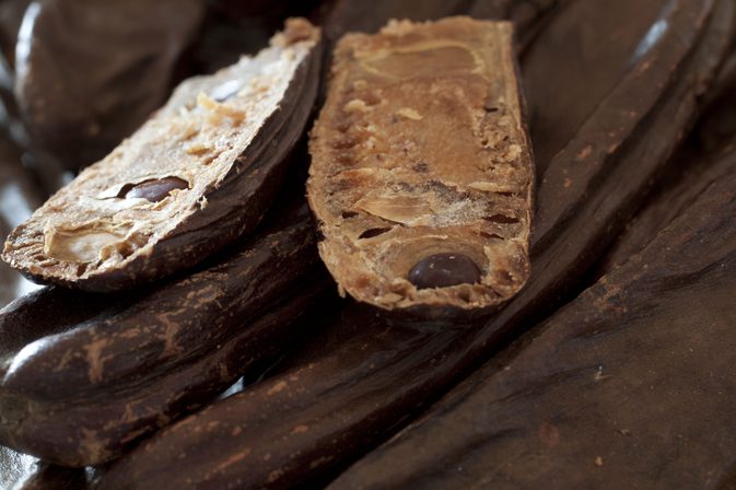 Carob बनाम में पोषण चॉकलेट