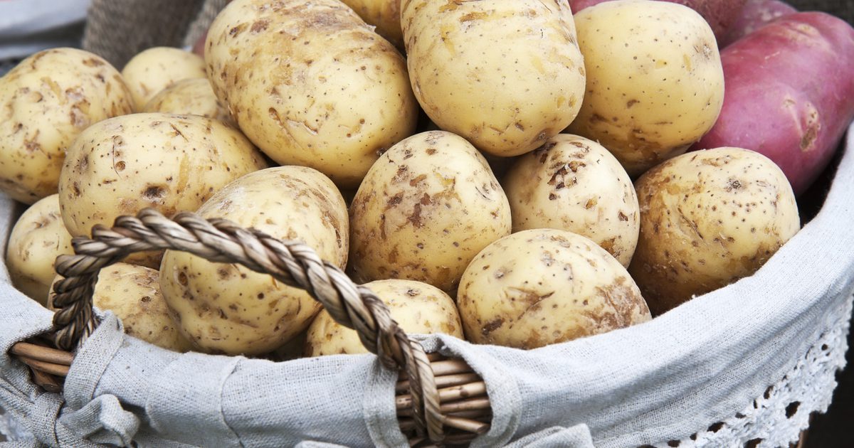 Różnice w wartości odżywczej między Russet i Red Potatoes