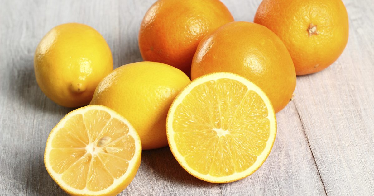 Näringsrika fakta av apelsiner och citroner