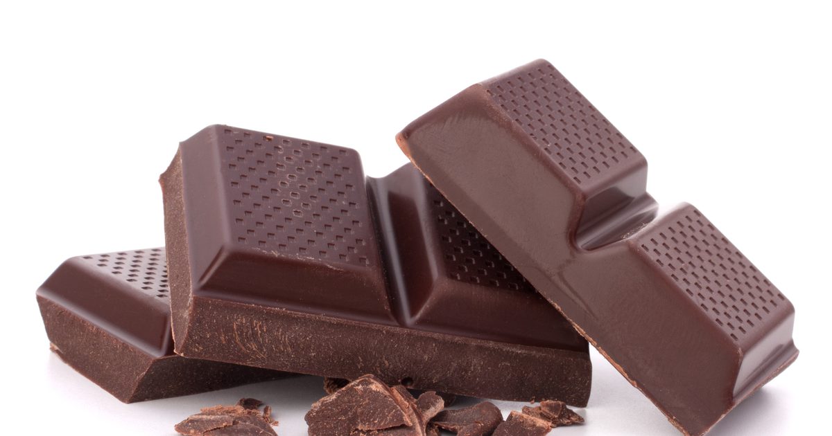 معلومات غذائية عن أوقية واحدة من الشوكولاته الداكنة