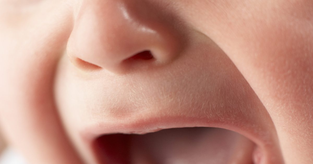Snoei sap en water voor pasgeboren constipatie