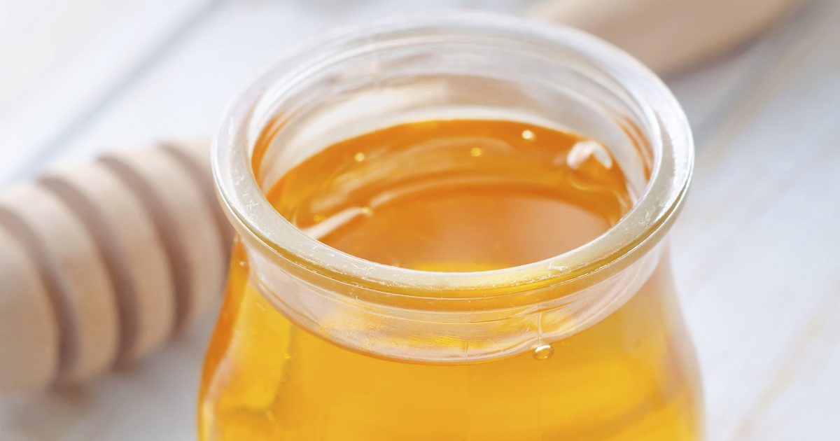 العسل الخام مقابل العسل مانوكا