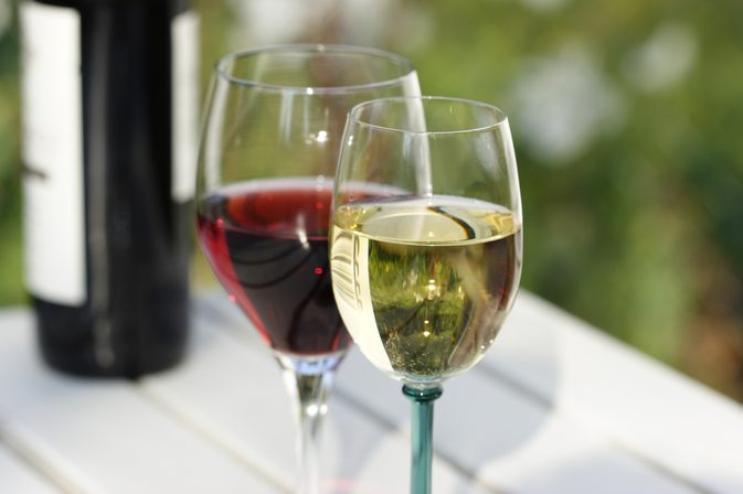 النبيذ الاحمر مقابل النبيذ الابيض