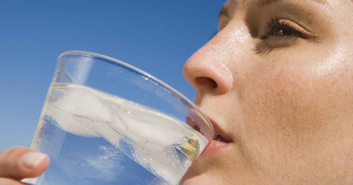Czy nie powinnaś pić zimnej wody po treningu?