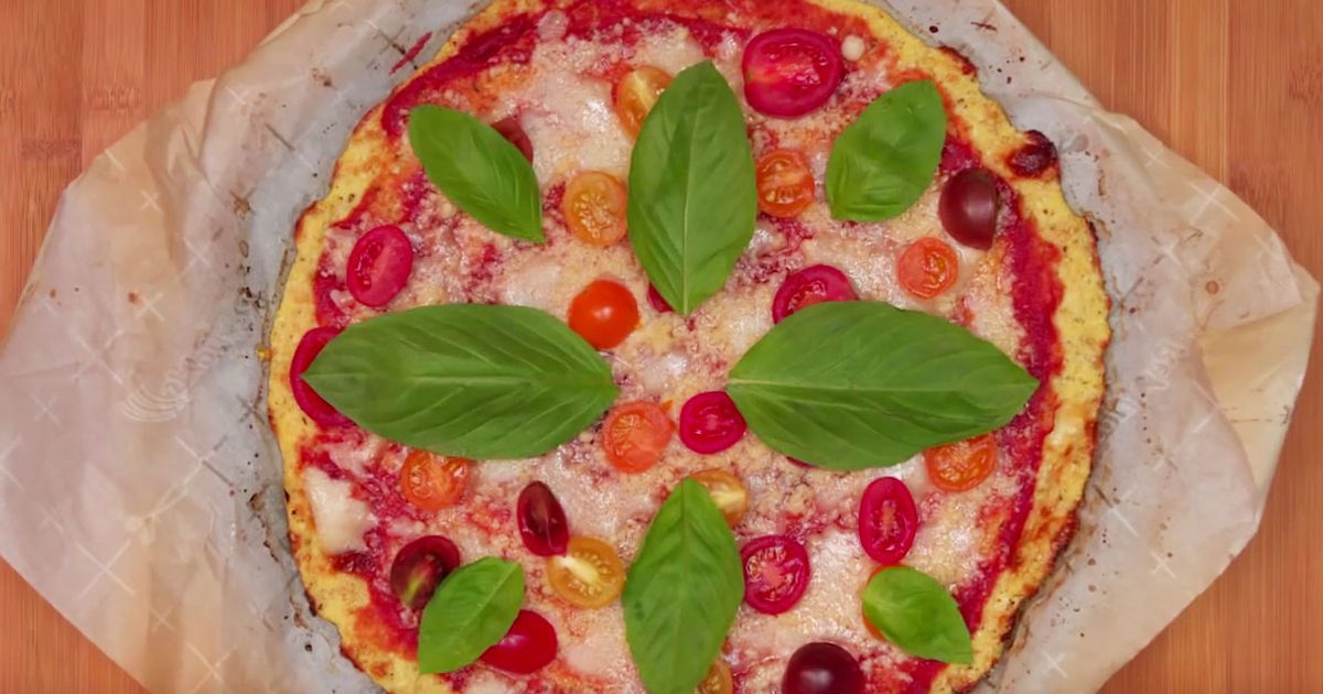 Denna Low Carb Blomkål Pizza Crust kommer att blåsa din Pizza-Loving Mind