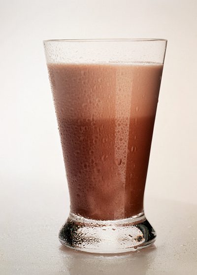 एक वसूली पेय के रूप में पीने के लिए चॉकलेट दूध के प्रकार
