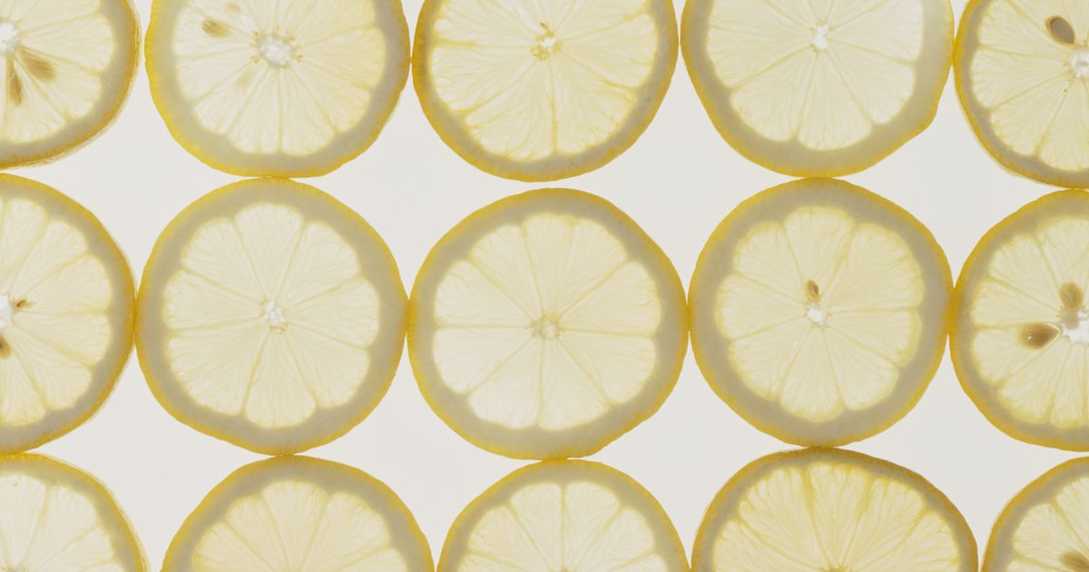 فيتامين E زيت أو عصير الليمون للبقع الداكنة