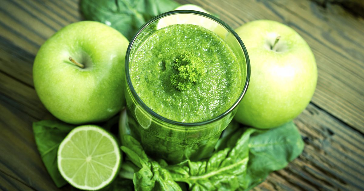 ما هي فوائد شرب عصير أخضر؟