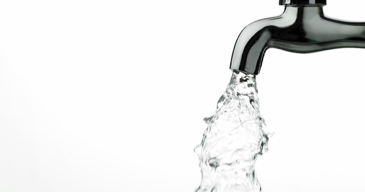 Какви са опасностите при пиенето на алкална вода?