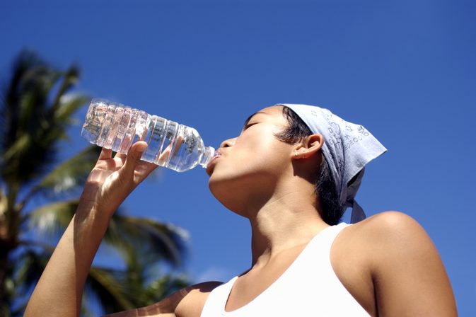 ما هي الفوائد الصحية للمياه المعبأة في زجاجات؟