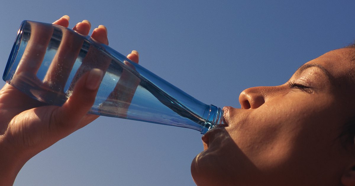 Hvad er sundhedsfordelene ved at drikke destilleret vand?