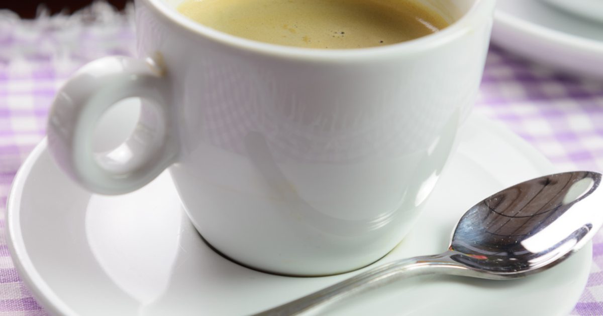 Was sind gesunde Wege, um Kaffee zu süßen?