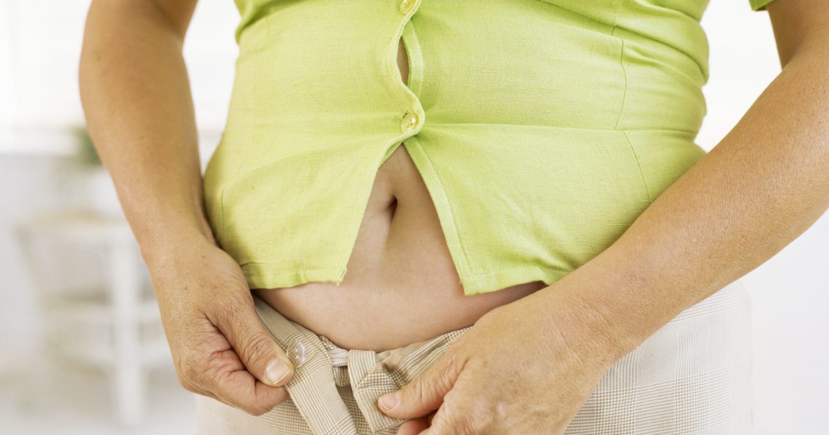 Hva forårsaker abdominal oppblåsthet etter å ha spist?