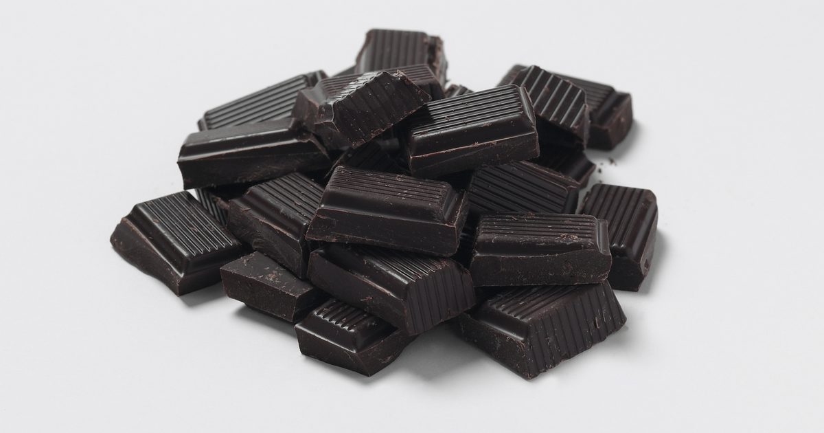 Hva er forskjellen mellom baking sjokolade og sjokolade?