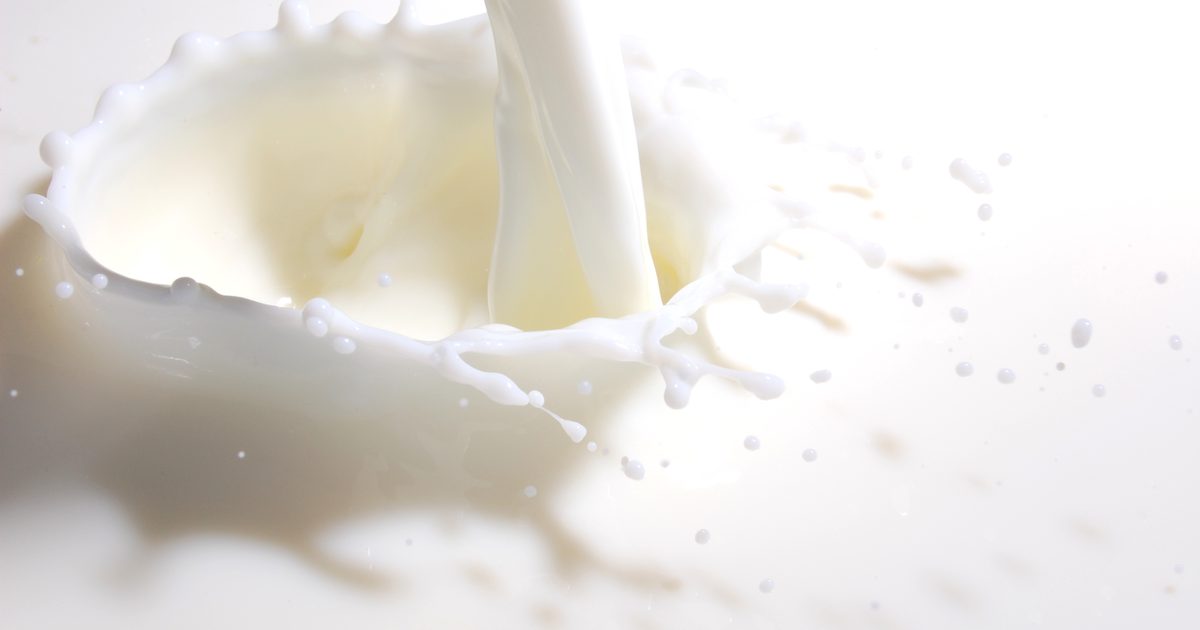 Vad är skillnaden mellan ekologisk mjölk och mjölk utan hormoner?