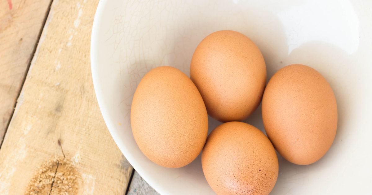 Když polknete surové vejce Co dělá?