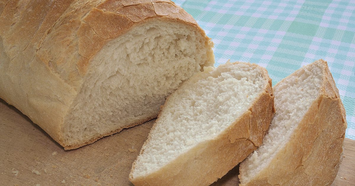 पूरे अनाज रोटी बनाम। सफ़ेद ब्रेड