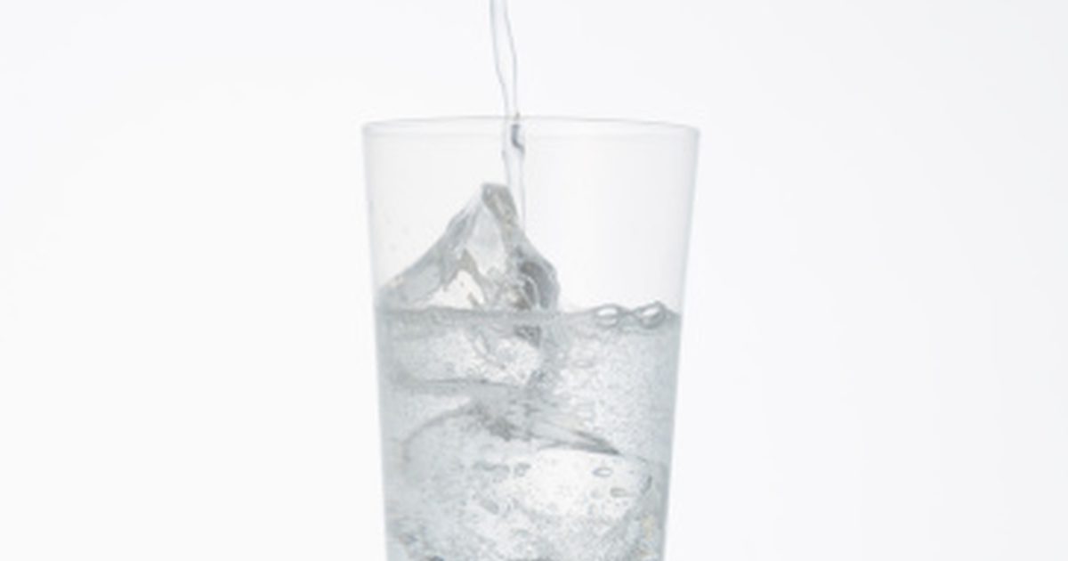 Varför är vatten bättre att dricka än soda?