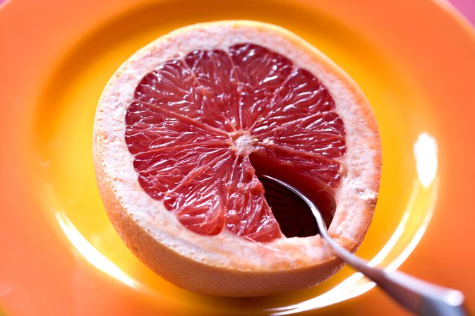 Hvorfor skal man ikke forbruge grapefrugt med Plavix?