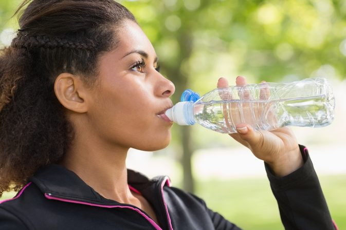 Wird viel Wasser trinken Ihr System reinigen?