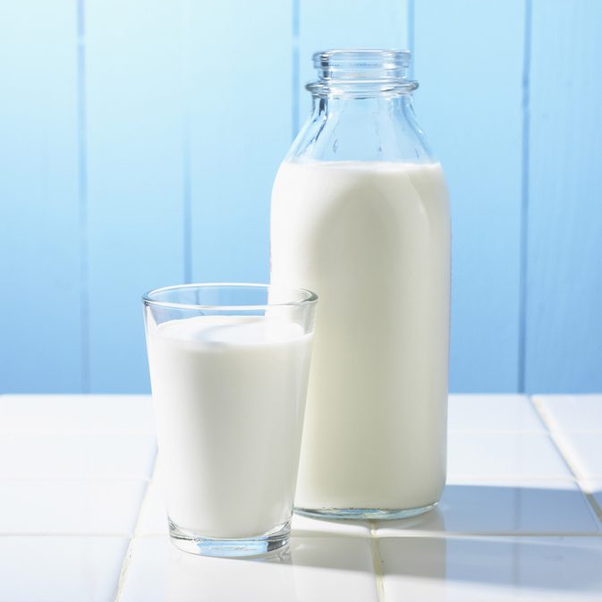Will pitje sojinega mleka ali kravjega mleka povzroči visoko sečno kislino?