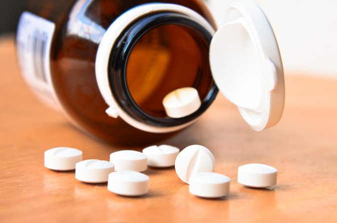 Können Sie Aspirin nehmen, wenn Sie Cholesterin-Tabletten einnehmen?