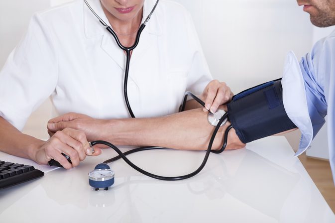 Hur fungerar ett blodtrycksmanschett?