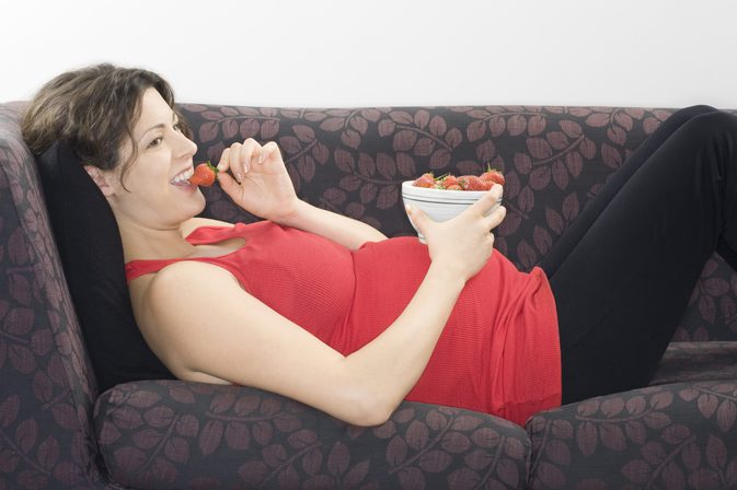 Как беременные женщины едят шесть маленьких блюд