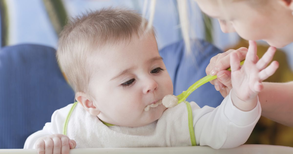 Mogelijke bijwerkingen van het voeden van een baby-baby-havermout