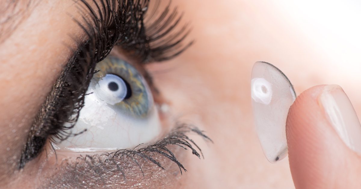 Problemer med å sove med kontaktlinser