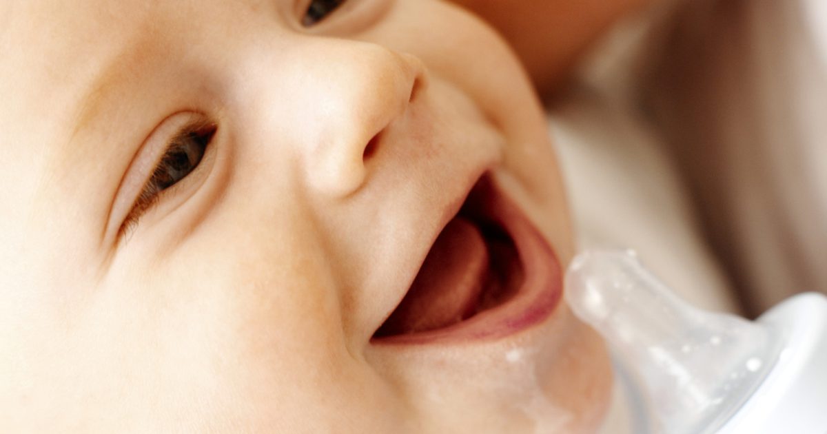 Tecken på tandvård i en 3 månader gammal baby