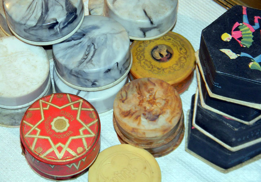 Práškové a práškové krabice z obdobia ZSSR