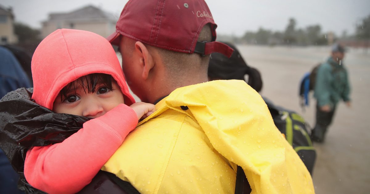 6 إعصار هارفي المساعدين الذين يصنعون فرقا