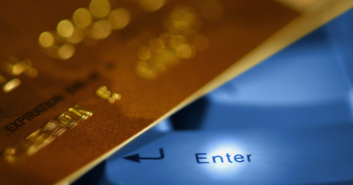 Как да изтеглите ИРА, за да платите висококачествени кредитни карти