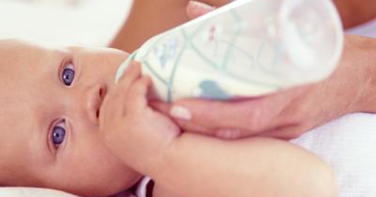 Ved hvilken alder kan du stoppe opvarmning op en flaske til en baby?