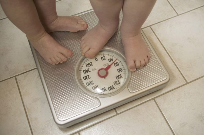 Den genomsnittliga vikten av en småbarn