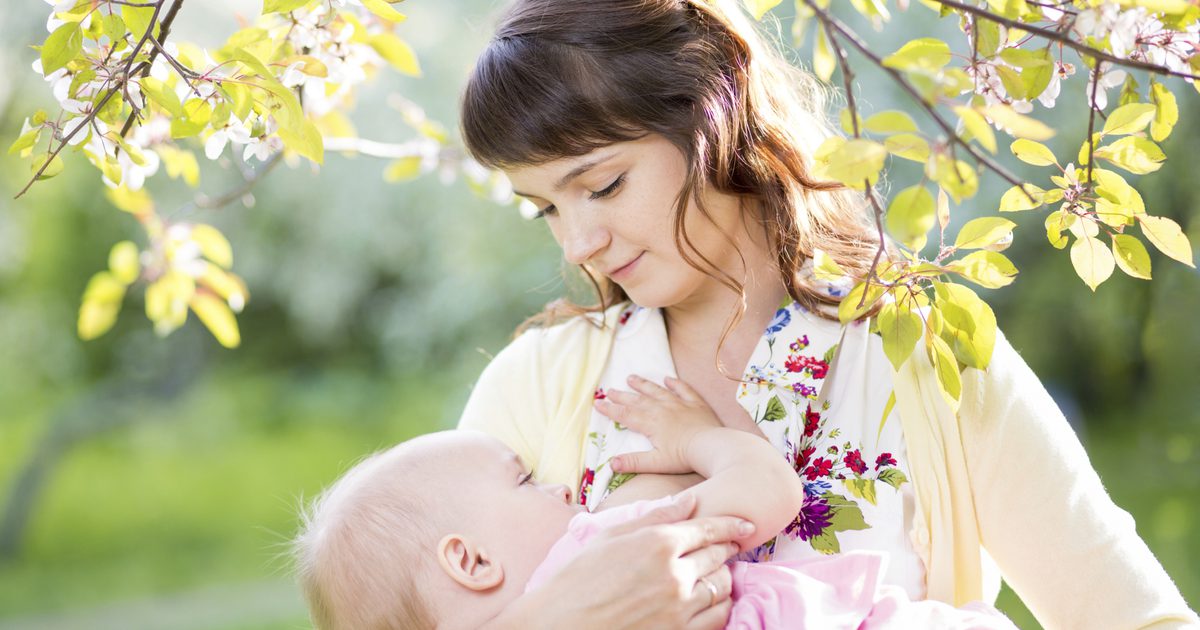 Brystmating Retningslinjer: Hvor mange unger å mate babyen din?