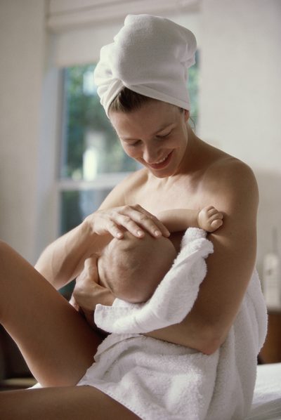 Bröstmatningstips för att öka mjölkförsörjningen
