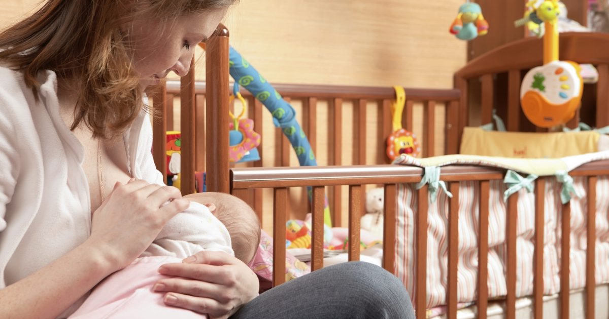 Kunnen baby's die borstvoeding krijgen, worden geconstipeerd als hun moeder niet genoeg water drinkt?