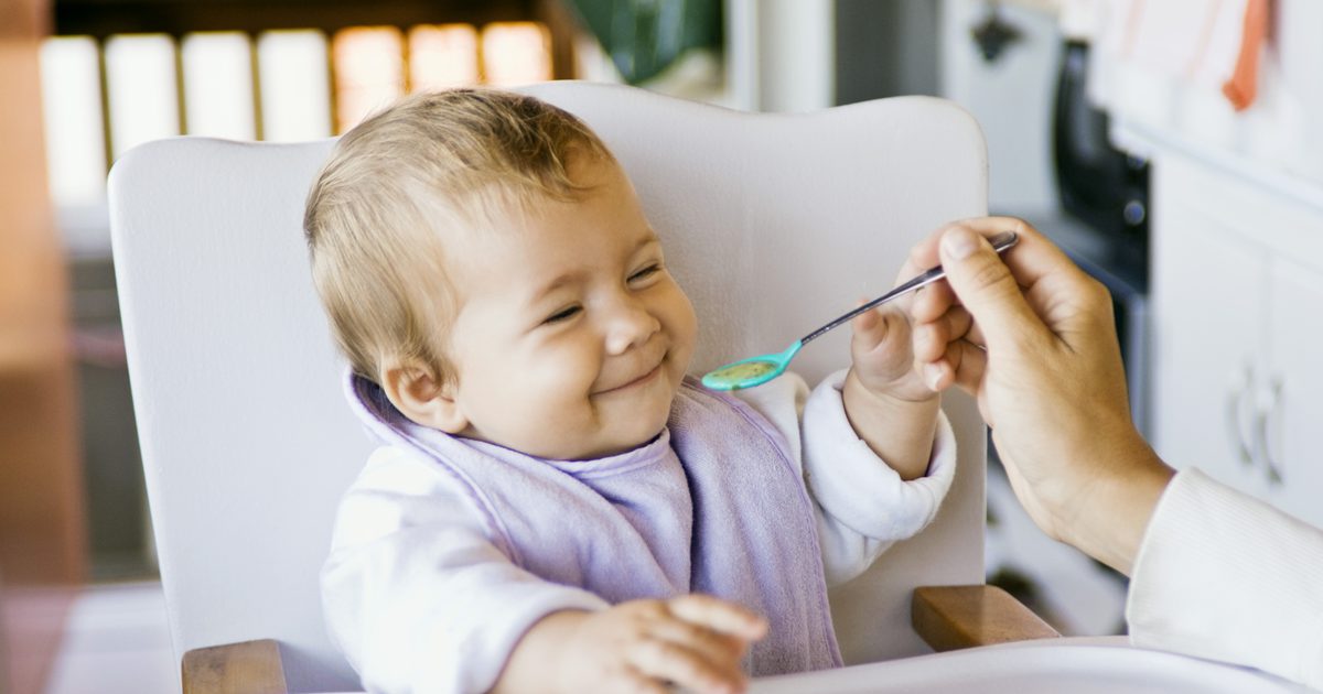 Kan spise ærter eller squash som en første fødevare, fordi alvorlig forstoppelse hos babyer?