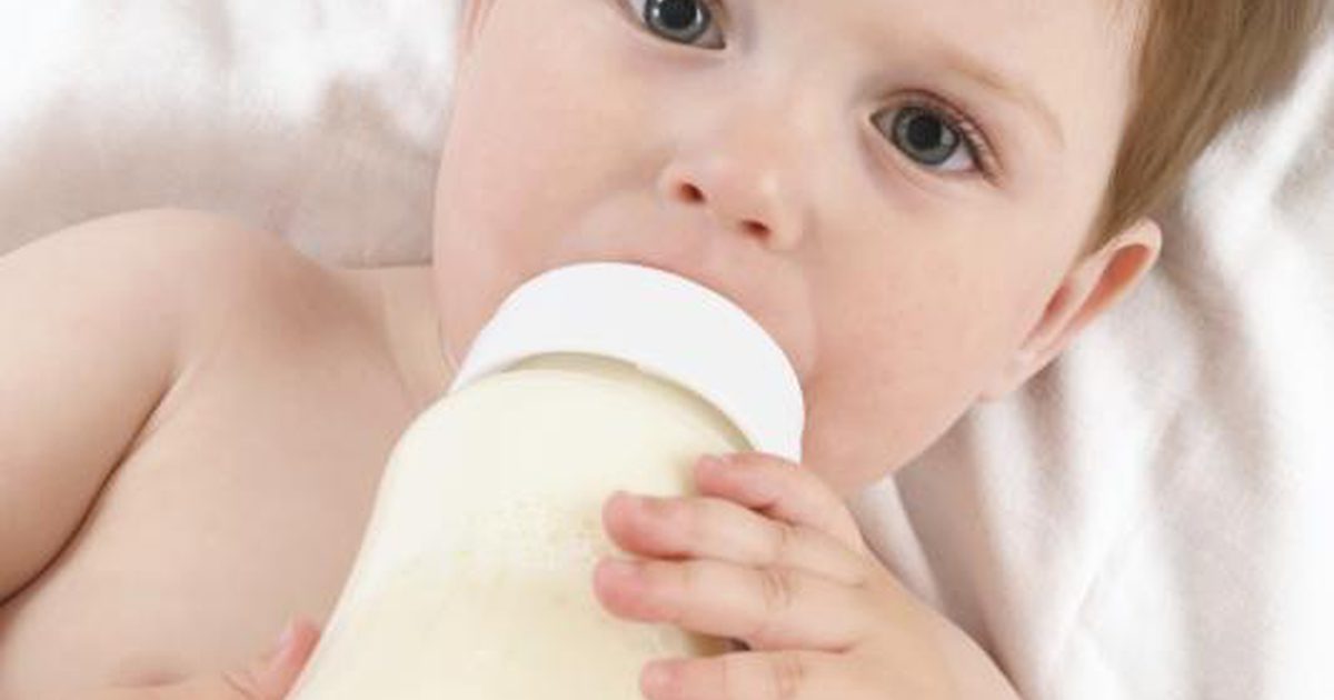 Kan jag ge min 8 månad gammal baby helmjölk?